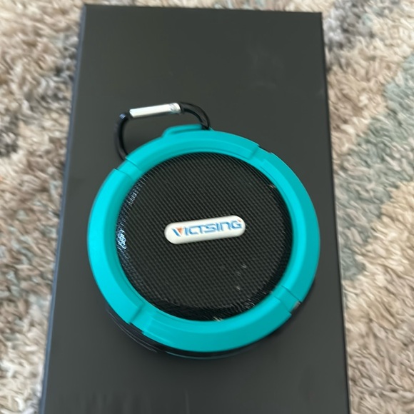 Bluetooth show speaker. (No charger) Can be ordered on Amazon. - Picture 1 of 1